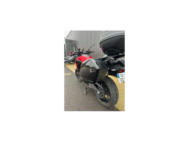 YAMAHA TRACER 7