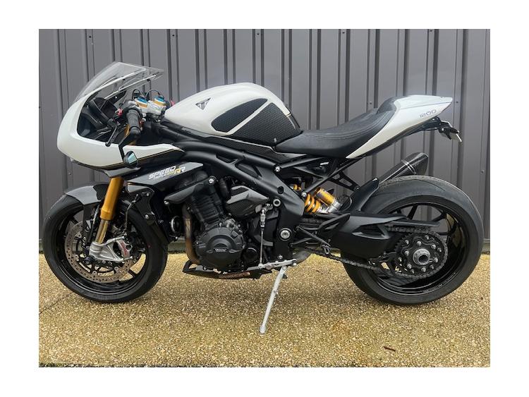 TRIUMPH SPEED TRIPLE 1200 RR
