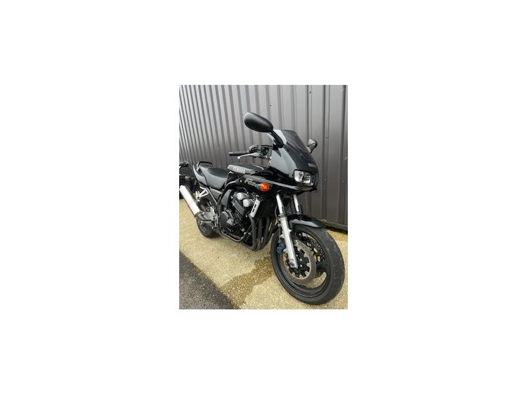 YAMAHA FZS 600 FAZER
