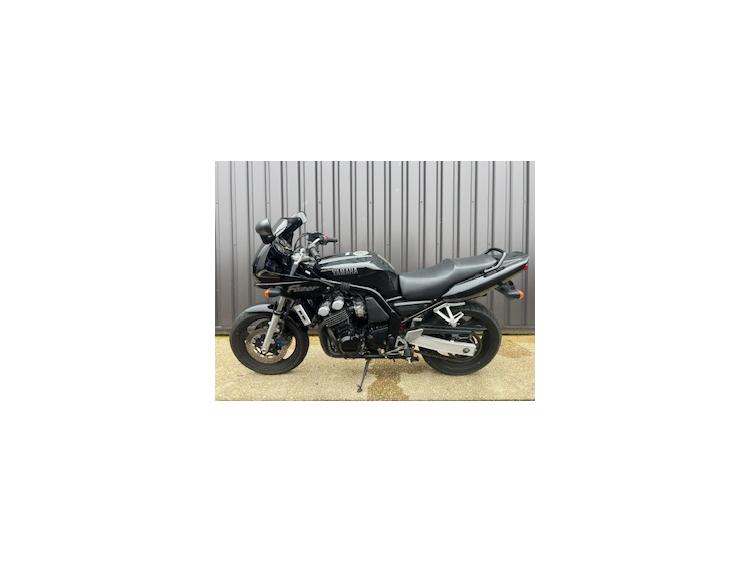 YAMAHA FZS 600 FAZER